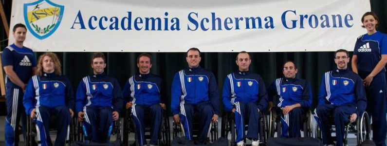 La squadra dell'Accademia Scherma Groane in una foto ufficiale 