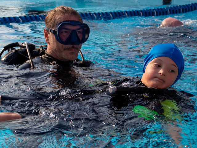 Esperienza Diving For All, prove subacquee in piscina con bambini